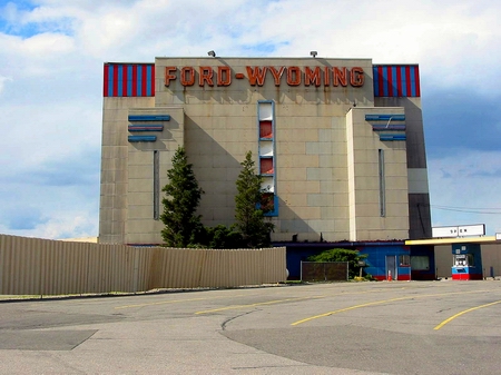 Ford-Wyoming Drive In Dearborn - Main Screen Tower - Photo From Water Winter Wonderland